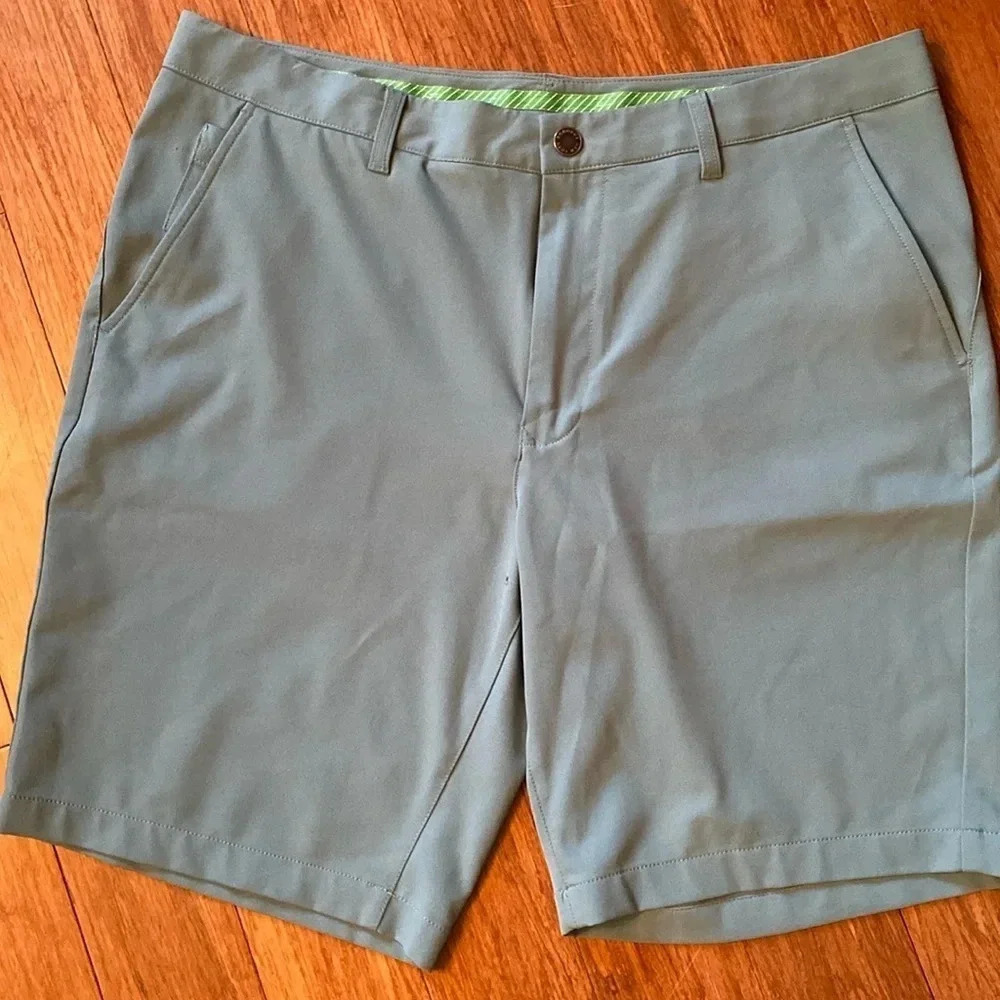 Bonobos men’s green golf shorts - like new - 38w 10 in inseam